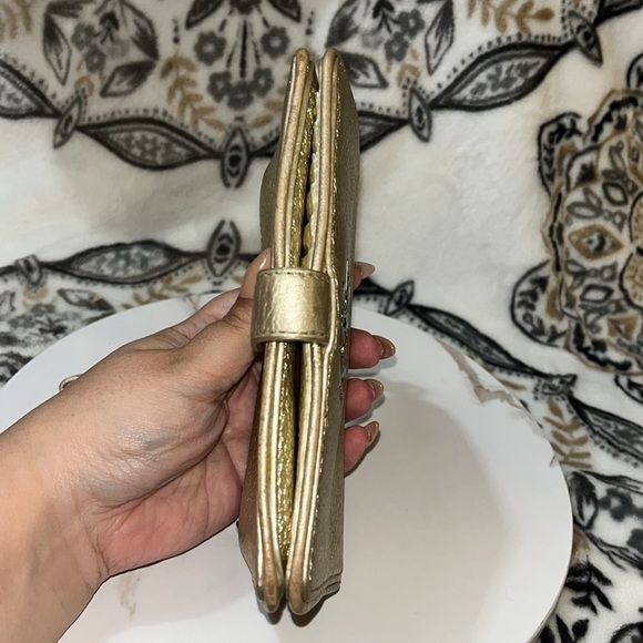 Tory Burch Metallic Gold Leather Britten Wallet - Picture 16 of 16